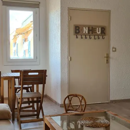 Cozy Avec Clim, Balcon Et Parking Gratuit Apartmán Salavas