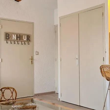 Cozy Avec Clim, Balcon Et Parking Gratuit *